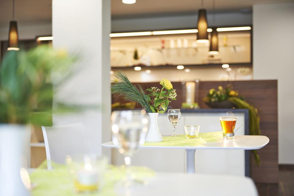 Kreuz-Post Hotel-Restaurant-Spa Фогтсбург Экстерьер фото